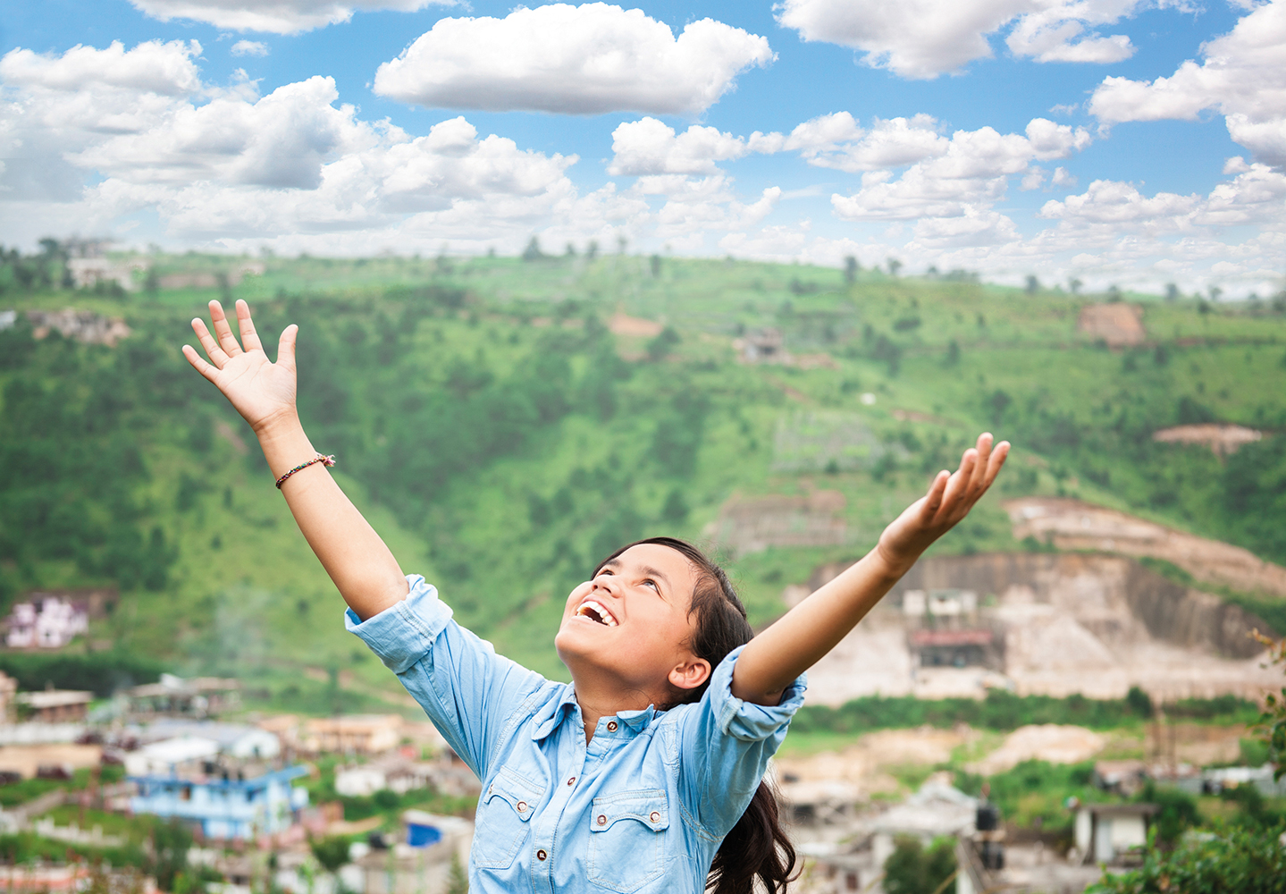 picture of child looking up at the sky